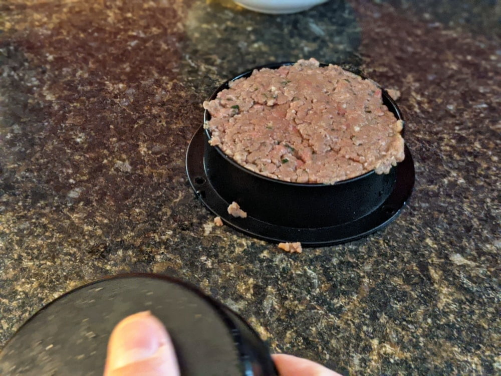 sealing the stuffed burger